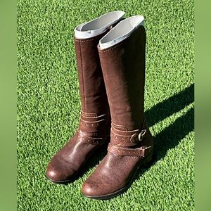 NEW!! UGG Esplanade Boots Woman’s size 8!